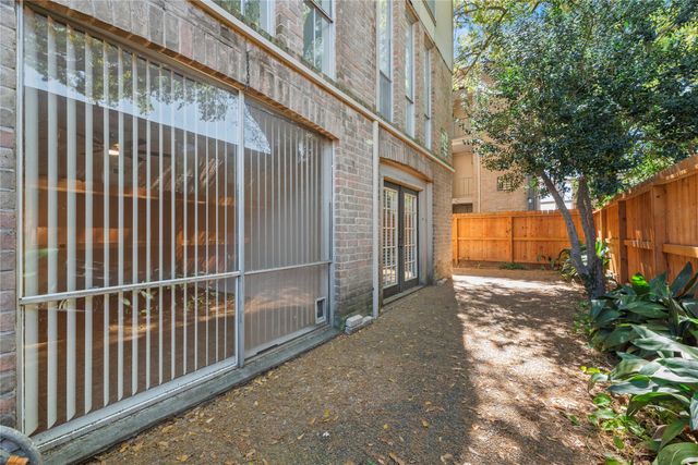 4637 Wild Indigo Street 421, Houston, TX 77027