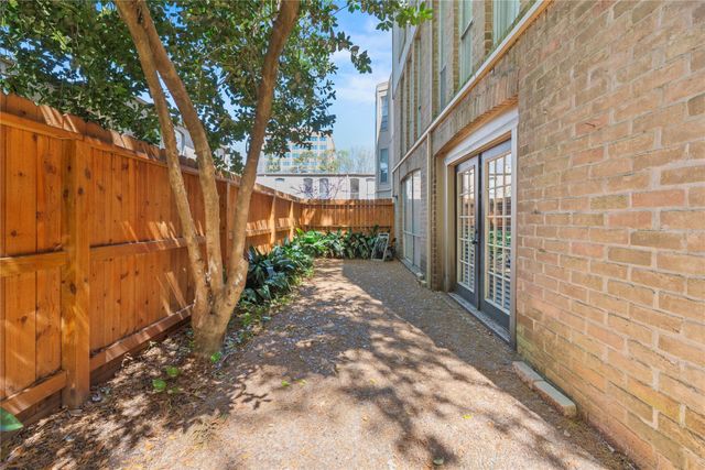 4637 Wild Indigo Street 421, Houston, TX 77027