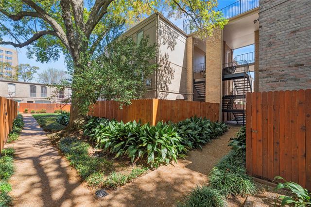 4637 Wild Indigo Street 421, Houston, TX 77027