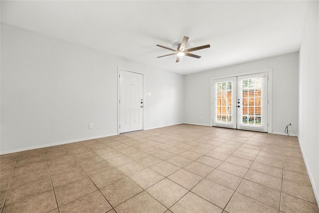 4637 Wild Indigo Street 421, Houston, TX 77027