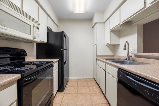 4637 Wild Indigo Street 421, Houston, TX 77027