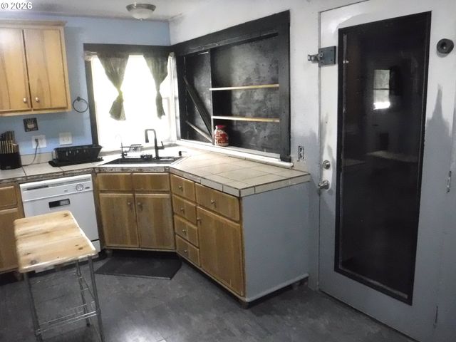 2470 OCEAN Blvd, Coos Bay, OR 97420