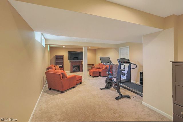 679 Jockeys Circle, Avon Lake, OH 44012