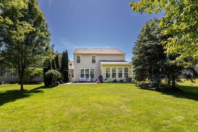 679 Jockeys Circle, Avon Lake, OH 44012