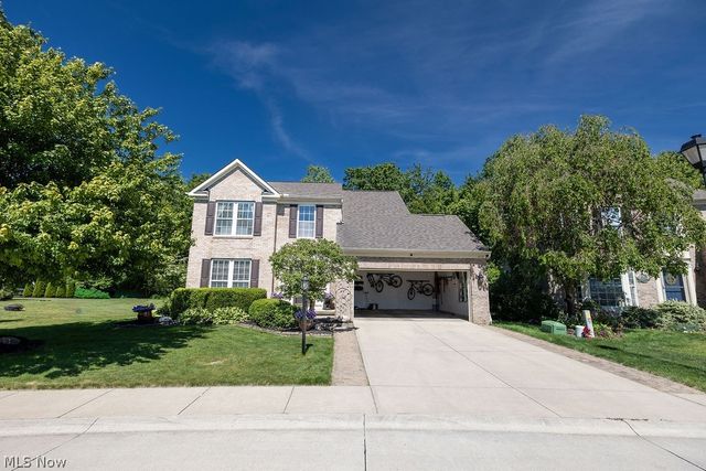 679 Jockeys Circle, Avon Lake, OH 44012