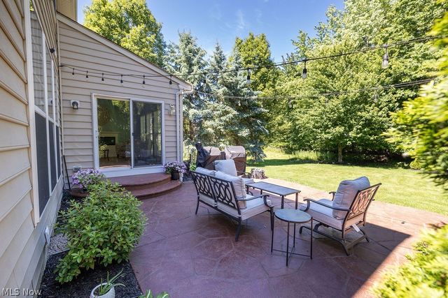 679 Jockeys Circle, Avon Lake, OH 44012