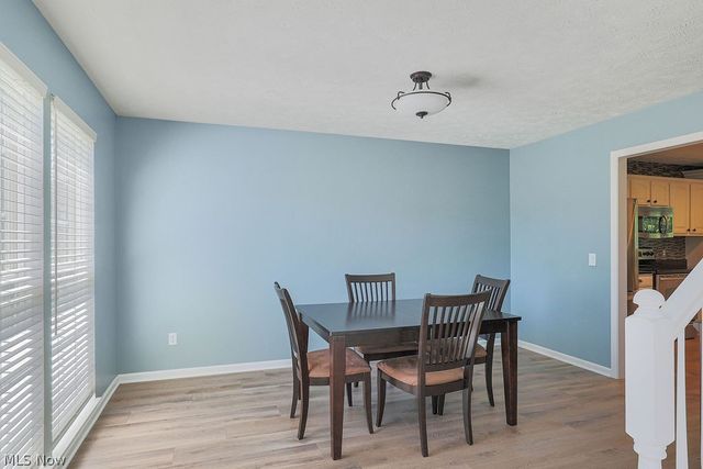 679 Jockeys Circle, Avon Lake, OH 44012