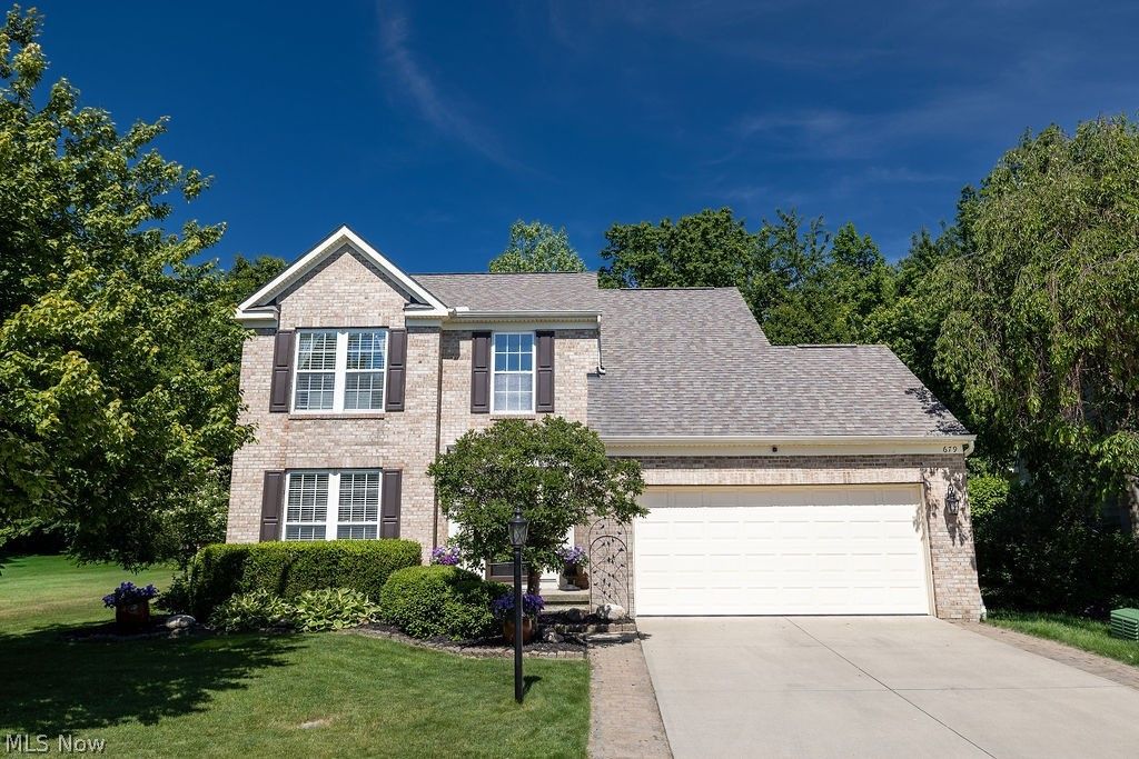 679 Jockeys Circle, Avon Lake, OH 44012