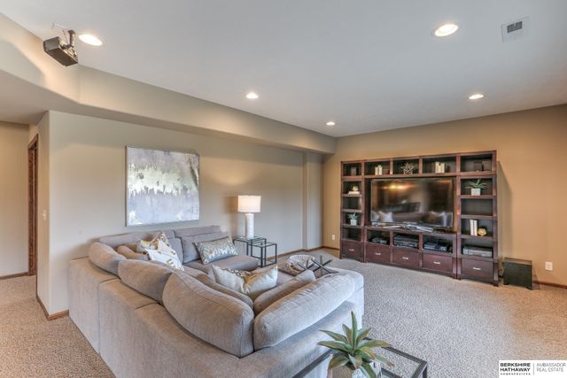 19534 Bellbrook Boulevard, Gretna, NE 68028