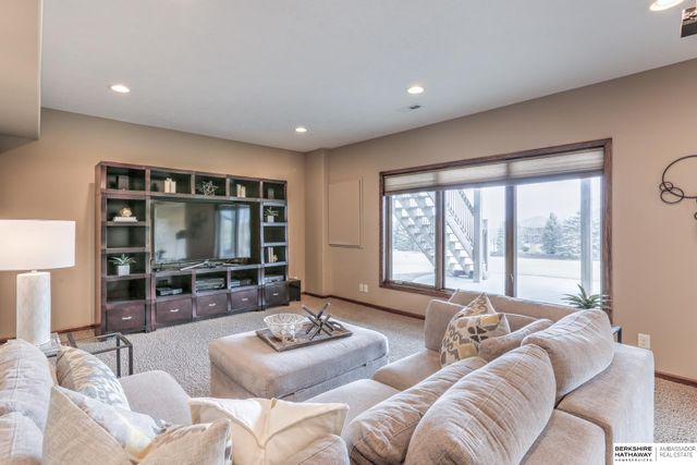 19534 Bellbrook Boulevard, Gretna, NE 68028