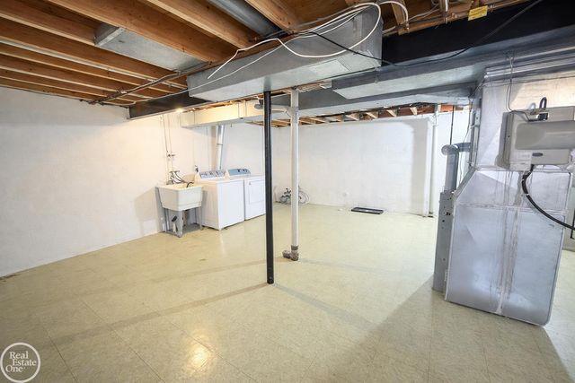 953 Kirts Boulevard, Troy, MI 48084