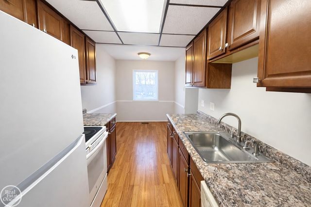 953 Kirts Boulevard, Troy, MI 48084