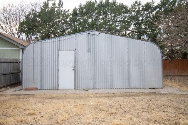 1205 Division Street, Stratford, TX 79084