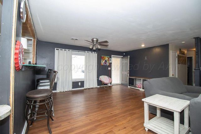 1205 Division Street, Stratford, TX 79084