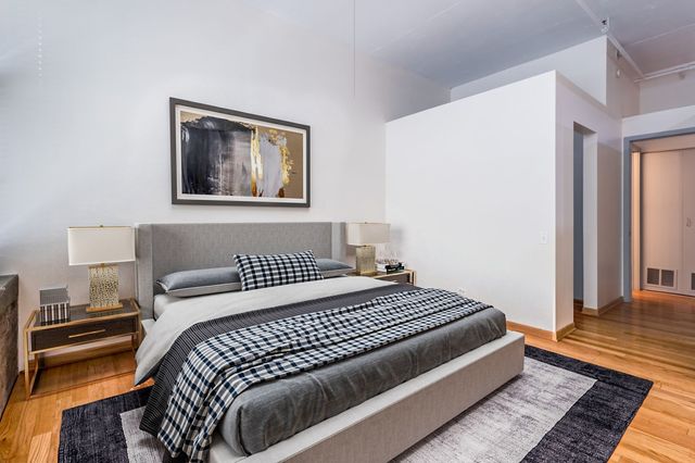 130 S CANAL Street 211, Chicago, IL 60606