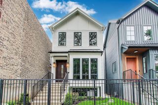 2203 W Huron Avenue, Chicago, IL 60622