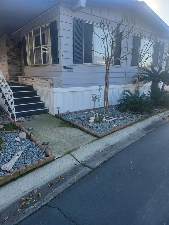 336 E Alluvial Avenue SPC 4, Fresno, CA 93720