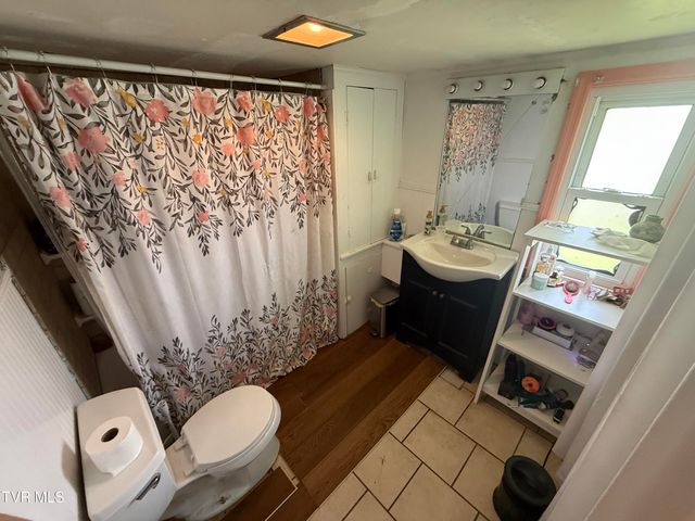 2023 Enterprise Road, Piney Flats, TN 37686