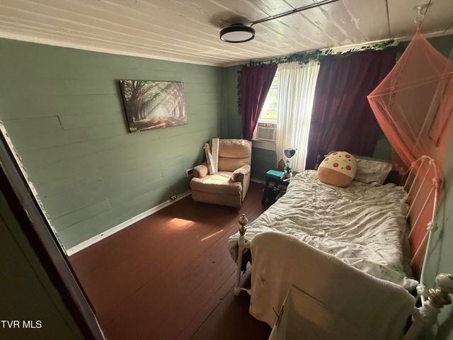 2023 Enterprise Road, Piney Flats, TN 37686