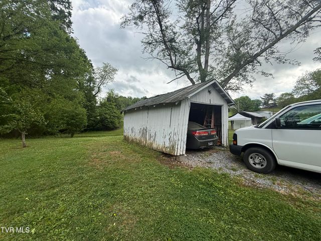 2023 Enterprise Road, Piney Flats, TN 37686