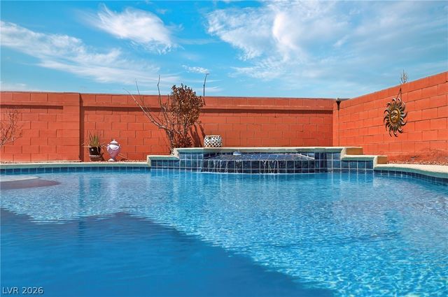 1035 Devon Lake Street, Las Vegas, NV 89110