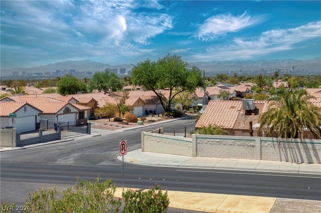 1035 Devon Lake Street, Las Vegas, NV 89110