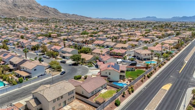 1035 Devon Lake Street, Las Vegas, NV 89110