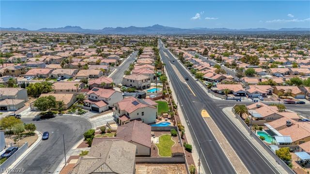1035 Devon Lake Street, Las Vegas, NV 89110