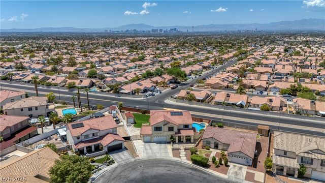 1035 Devon Lake Street, Las Vegas, NV 89110