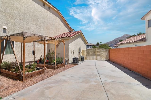 1035 Devon Lake Street, Las Vegas, NV 89110