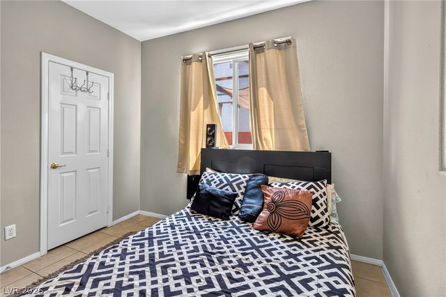 1035 Devon Lake Street, Las Vegas, NV 89110