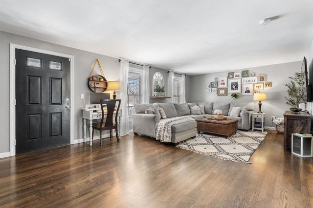 8 Snowdrop Lane, Litchfield, NH 03052