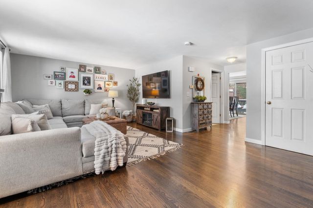 8 Snowdrop Lane, Litchfield, NH 03052