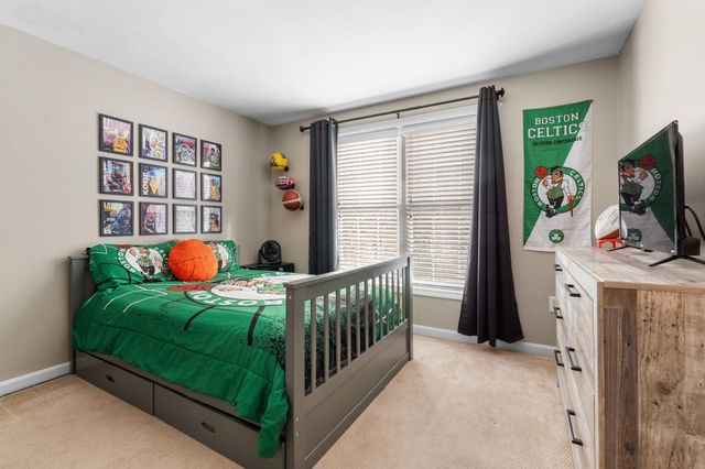 8 Snowdrop Lane, Litchfield, NH 03052