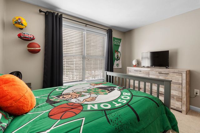 8 Snowdrop Lane, Litchfield, NH 03052