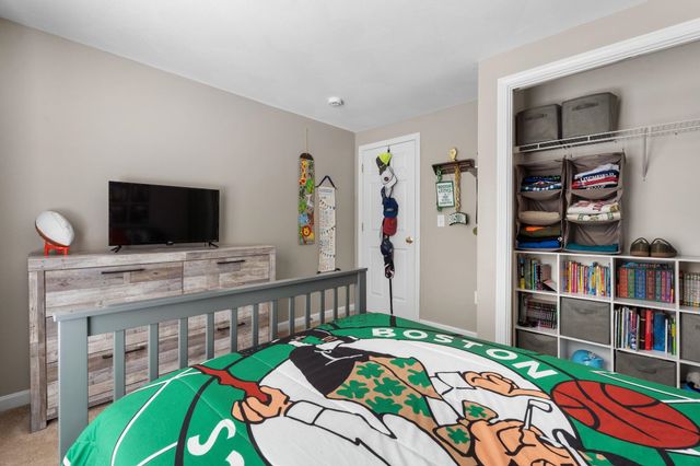 8 Snowdrop Lane, Litchfield, NH 03052