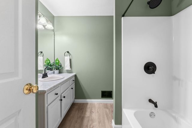 8 Snowdrop Lane, Litchfield, NH 03052