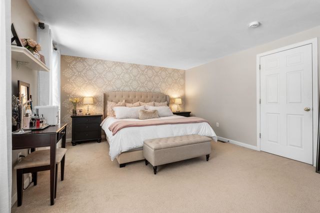 8 Snowdrop Lane, Litchfield, NH 03052