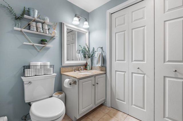 8 Snowdrop Lane, Litchfield, NH 03052