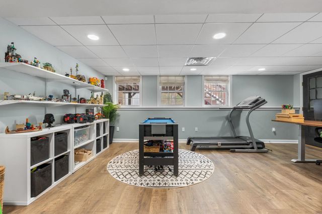 8 Snowdrop Lane, Litchfield, NH 03052