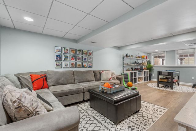 8 Snowdrop Lane, Litchfield, NH 03052