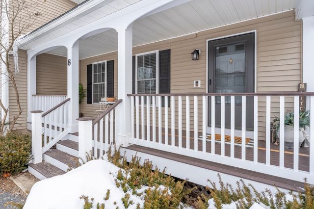 8 Snowdrop Lane, Litchfield, NH 03052