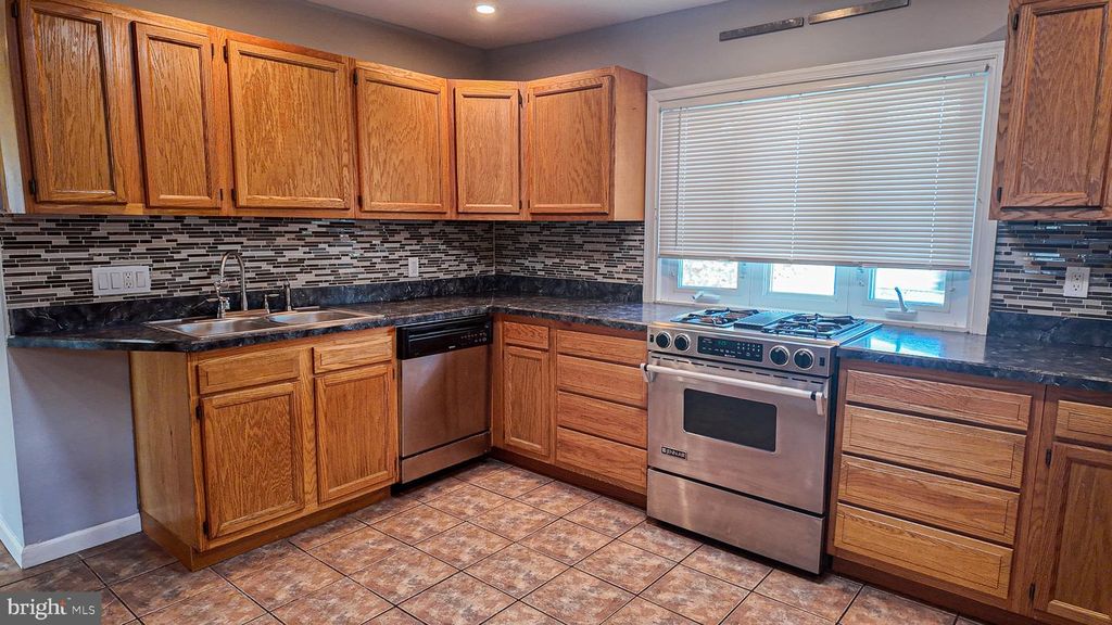 9316 ACADEMY RD, PHILADELPHIA, PA 19114 — photo 2
