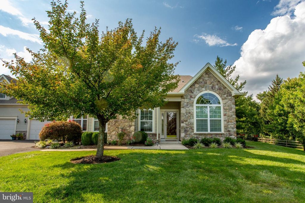 14 FIVE PONDS CIR, WARMINSTER, PA 18974 — exterior