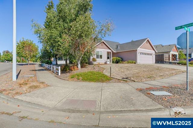 1451 Ryan Dr, Silverton, OR 97381