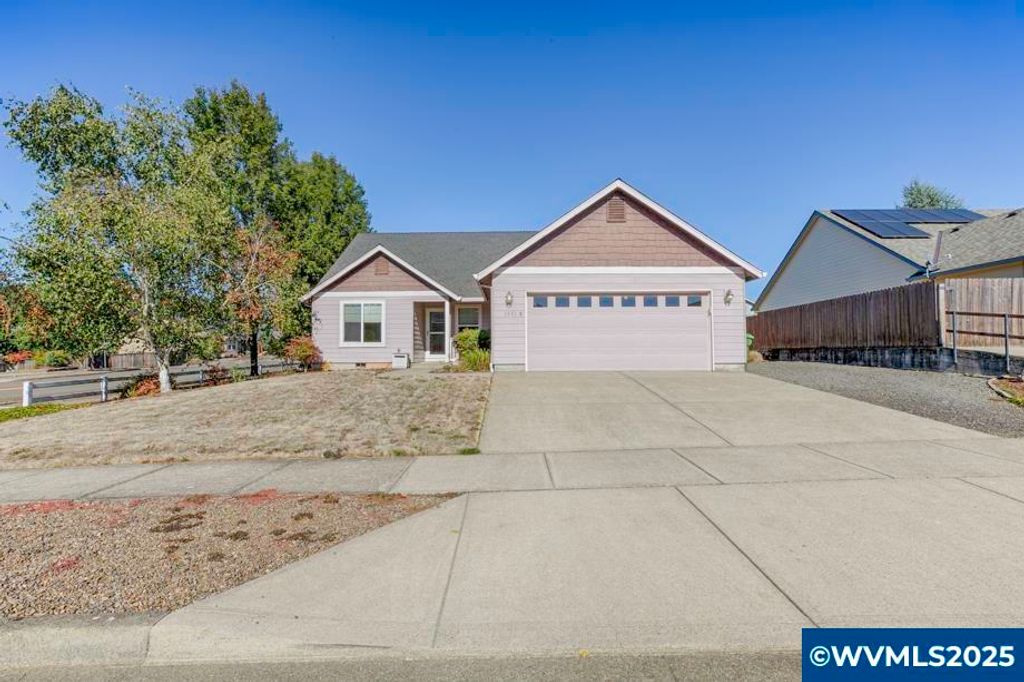 1451 Ryan Dr, Silverton, OR 97381