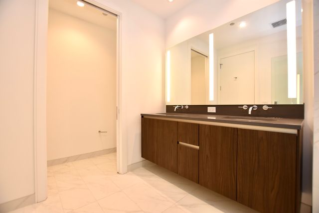 60 E Randolph Street PH25C, Chicago, IL 60601