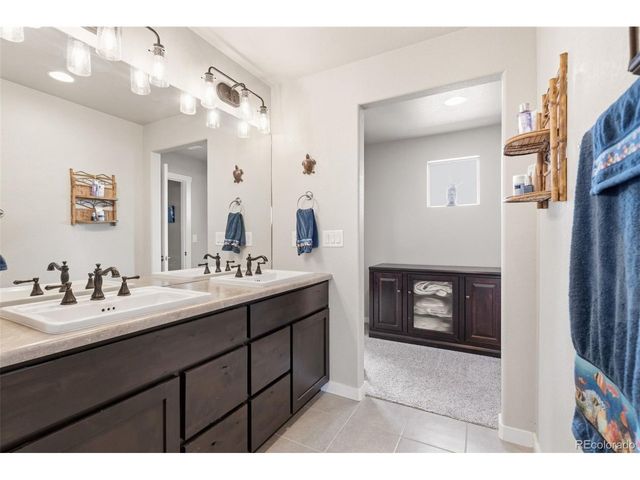 565 Remington Dr, Hudson, CO 80642