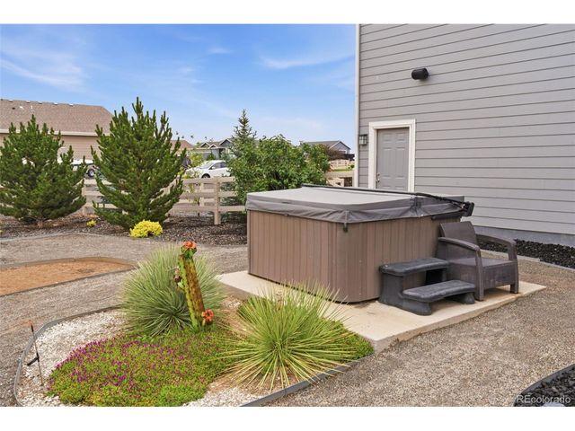 565 Remington Dr, Hudson, CO 80642
