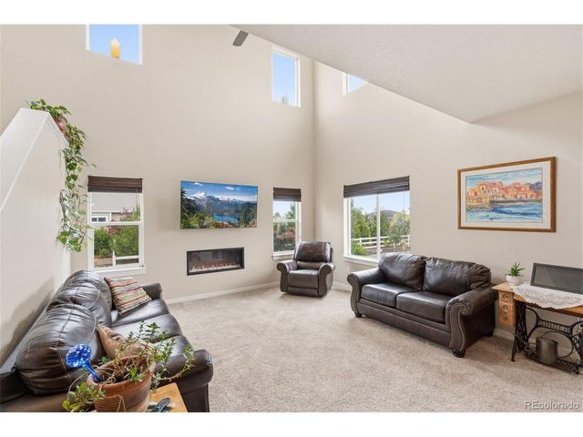 565 Remington Dr, Hudson, CO 80642